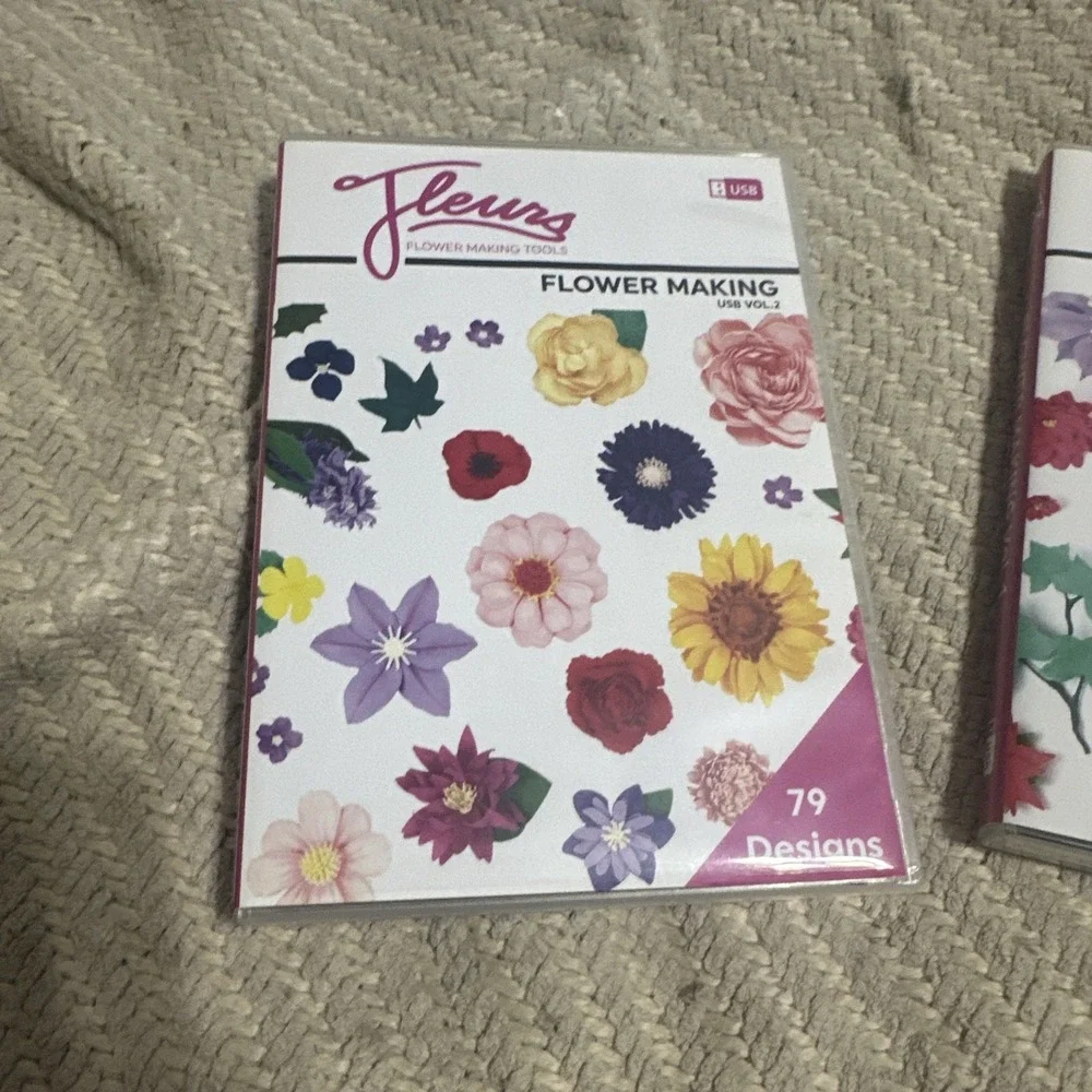 Fleurs Flower Making USB with Instruction Booklet -‎ Volume 1 and Volume 2